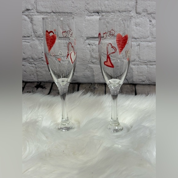 Hearts Flutter Champagne Wine Glasses Toasting Wedding Romantic - Picture 2 of 6